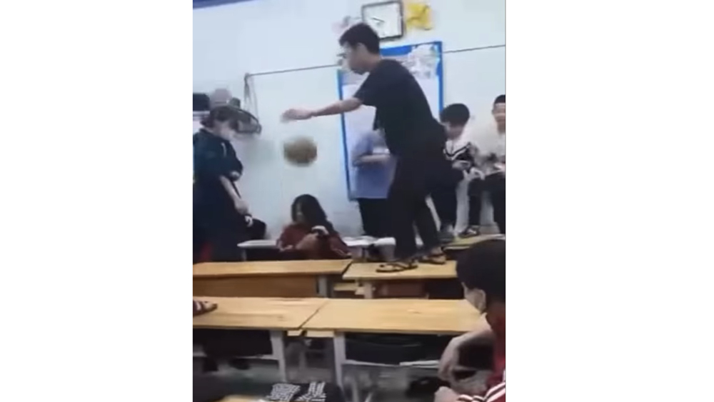 xon xao video 3 nu sinh danh hoi dong ban o bac giang xon xao video 3 nu sinh danh hoi dong ban o bac giang