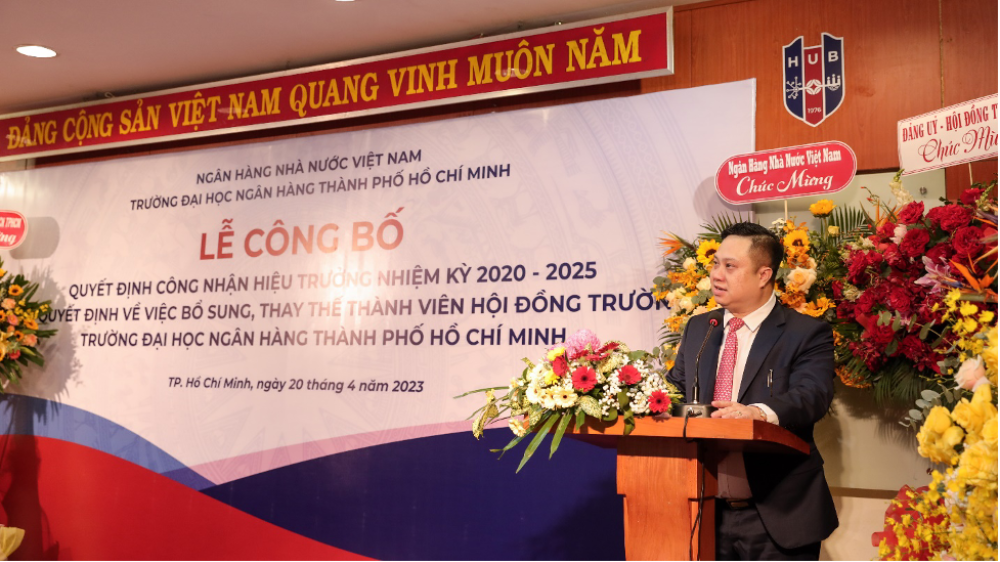 chan dung tan hieu truong 44 tuoi cua truong dh ngan hang tp hcm chan dung tan hieu truong 44 tuoi cua truong dh ngan hang tp hcm
