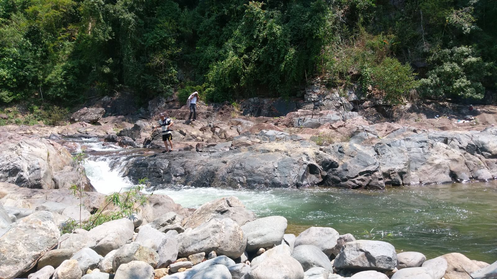 di tam suoi 3 nu sinh duoi nuoc thuong tam o cao bang di tam suoi 3 nu sinh duoi nuoc thuong tam o cao bang