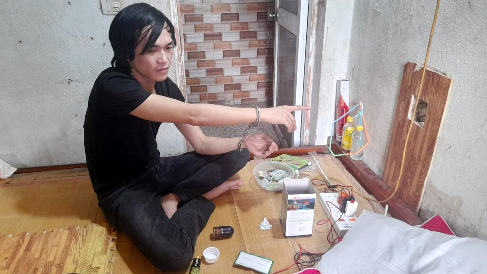 lat tay bi mat o can phong co duc lo nho trong day tro bo hoang 2 lat tay bi mat o can phong co duc lo nho trong day tro bo hoang 2
