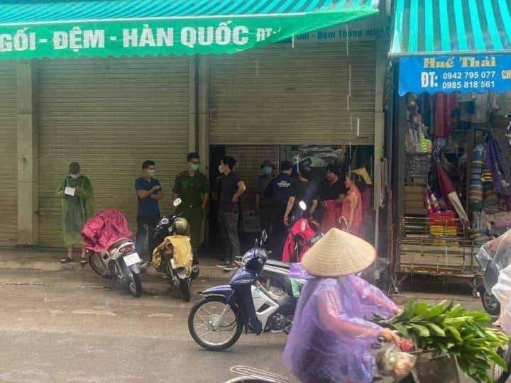 kinh hai phat hien thi the vo chong chu cua hang trong tu the treo co kinh hai phat hien thi the vo chong chu cua hang trong tu the treo co