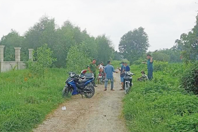 vu thi the nguoi dan ong phan huy trong bui cay o tp hcm xuat hien soi day du la vu thi the nguoi dan ong phan huy trong bui cay o tp hcm xuat hien soi day du la