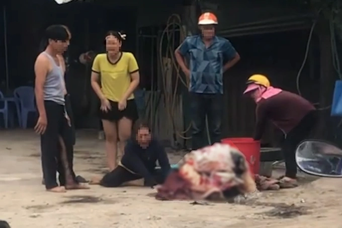 vu thanh nien 24 tuoi tu thieu o quang ngai me khoc ngat ben thi the con trai vu thanh nien 24 tuoi tu thieu o quang ngai me khoc ngat ben thi the con trai