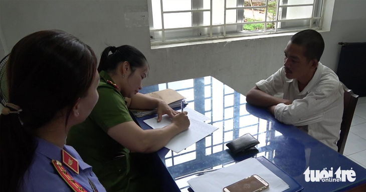 vu be gai 12 tuoi bi hiep dam den sinh con bat nguoi tinh tre cua me