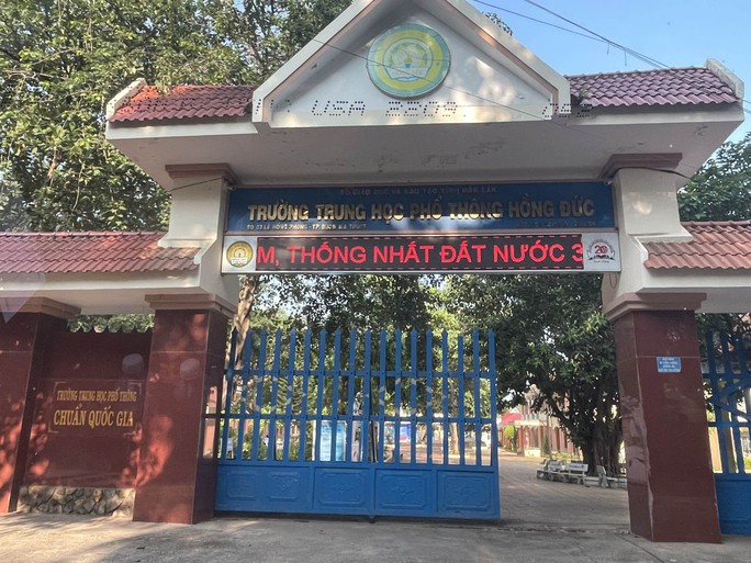 dang di hoc ve mot hoc sinh lop 10 bi dam trong thuong