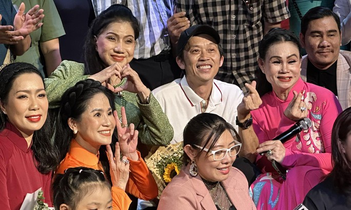 danh hai hoai linh dang ky hoc lop dao dien san khau danh hai hoai linh dang ky hoc lop dao dien san khau