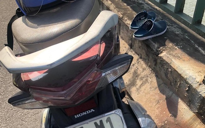 vu nguoi phu nu nghi de lai xe may tay ga doi dep nhay cau buc di thu tiet lo bi lua 171 trieu dong 21 vu nguoi phu nu nghi de lai xe may tay ga doi dep nhay cau buc di thu tiet lo bi lua 171 trieu dong 21