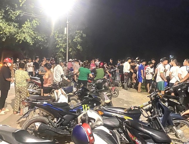 ghen tuong chong sat hai vo phong hoa dot nha hang xom roi nhay song tu tu ghen tuong chong sat hai vo phong hoa dot nha hang xom roi nhay song tu tu