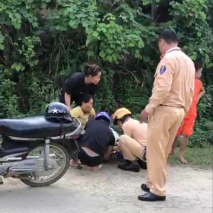 hanh dong dep csgt son la giup san phu sinh con ben le duong hanh dong dep csgt son la giup san phu sinh con ben le duong
