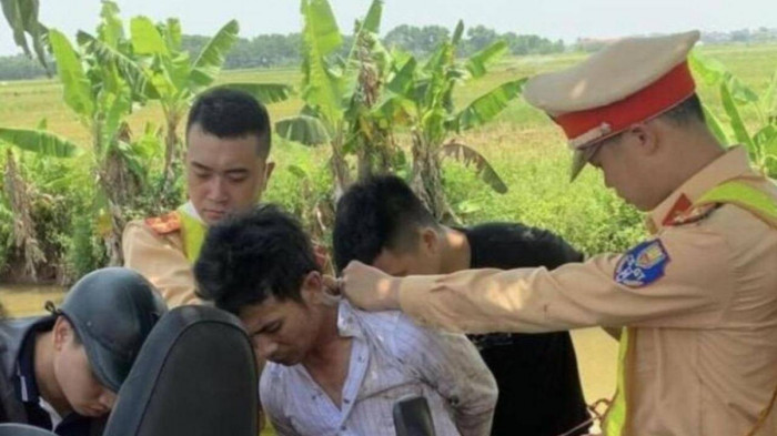 vu dung bua cuop xe om o thai binh nghi pham to ra so hai lien tuc khoc loc vu dung bua cuop xe om o thai binh nghi pham to ra so hai lien tuc khoc loc
