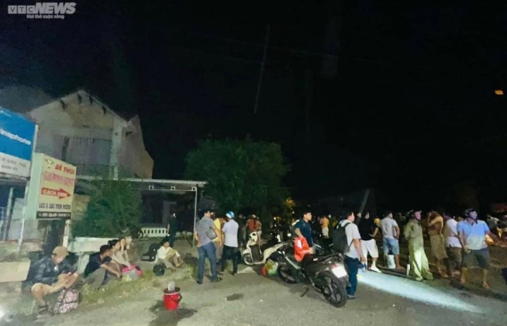 xe khach dam vao nha dan 4 nguoi thuong vong 21 xe khach dam vao nha dan 4 nguoi thuong vong 21