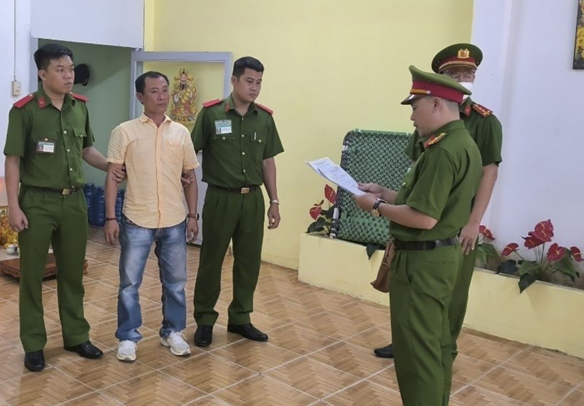 vi sao hai 3 mat cung nhom dan em bi bat giu vi sao hai 3 mat cung nhom dan em bi bat giu