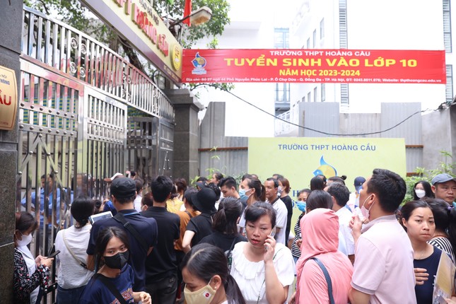 phu huynh ha noi trang dem phuc kich o cong truong gianh suat lop 10 cho con so gd dt noi gi 2 phu huynh ha noi trang dem phuc kich o cong truong gianh suat lop 10 cho con so gd dt noi gi 2
