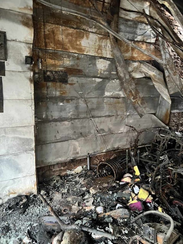 hien truong vu chay nha o ha noi 3 nguoi trong gia dinh tu vong 5 hien truong vu chay nha o ha noi 3 nguoi trong gia dinh tu vong 5