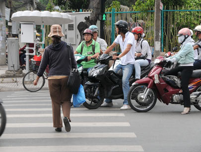 di bo vuot den do bi phat bao nhieu tien 