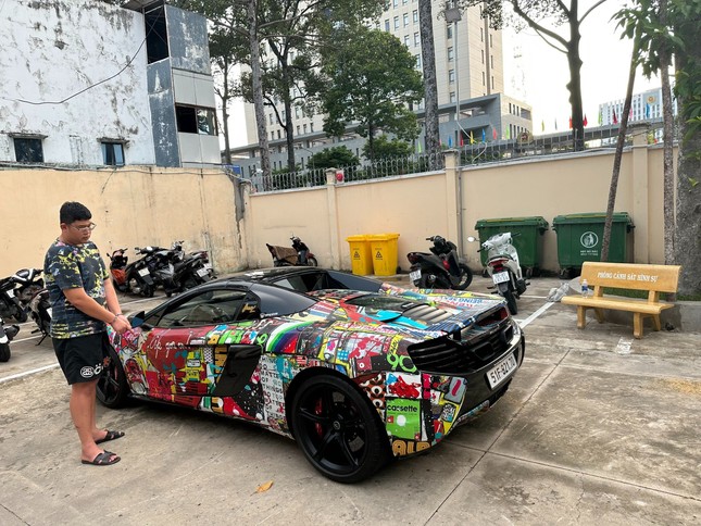 bat ngo truoc loi khai cua sieu dai gia phan cong khanh