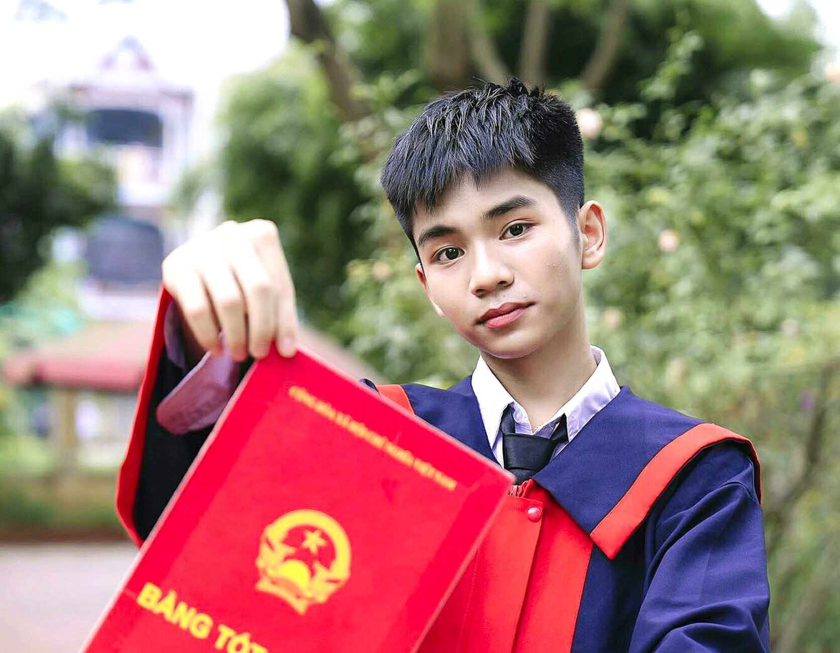 chan dung chang thu khoa khoi c tinh hung yen di cay thue boc long nhan kiem tien dong hoc chan dung chang thu khoa khoi c tinh hung yen di cay thue boc long nhan kiem tien dong hoc