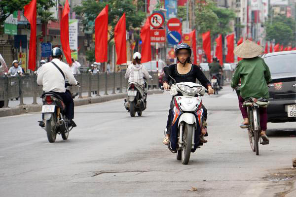 tu nam 2023 xe may di nguoc chieu bi xu phat bao nhieu