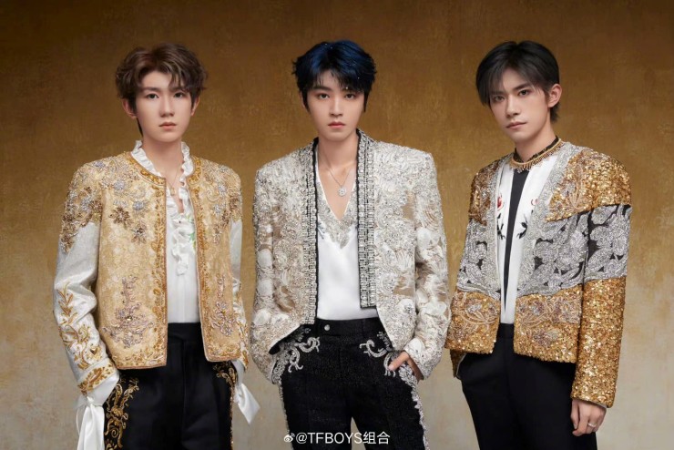 ve concert nhom nhac nam duoc rao ban gia hon 6 ty dong fan nu mac vay cuoi den xem than tuong 1 ve concert nhom nhac nam duoc rao ban gia hon 6 ty dong fan nu mac vay cuoi den xem than tuong 1