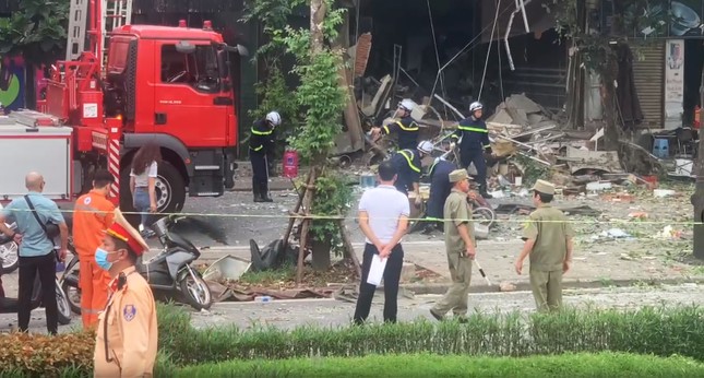 hien truong tan hoang vu no khi gas o ha noi 4 nguoi bi thuong 7 hien truong tan hoang vu no khi gas o ha noi 4 nguoi bi thuong 7