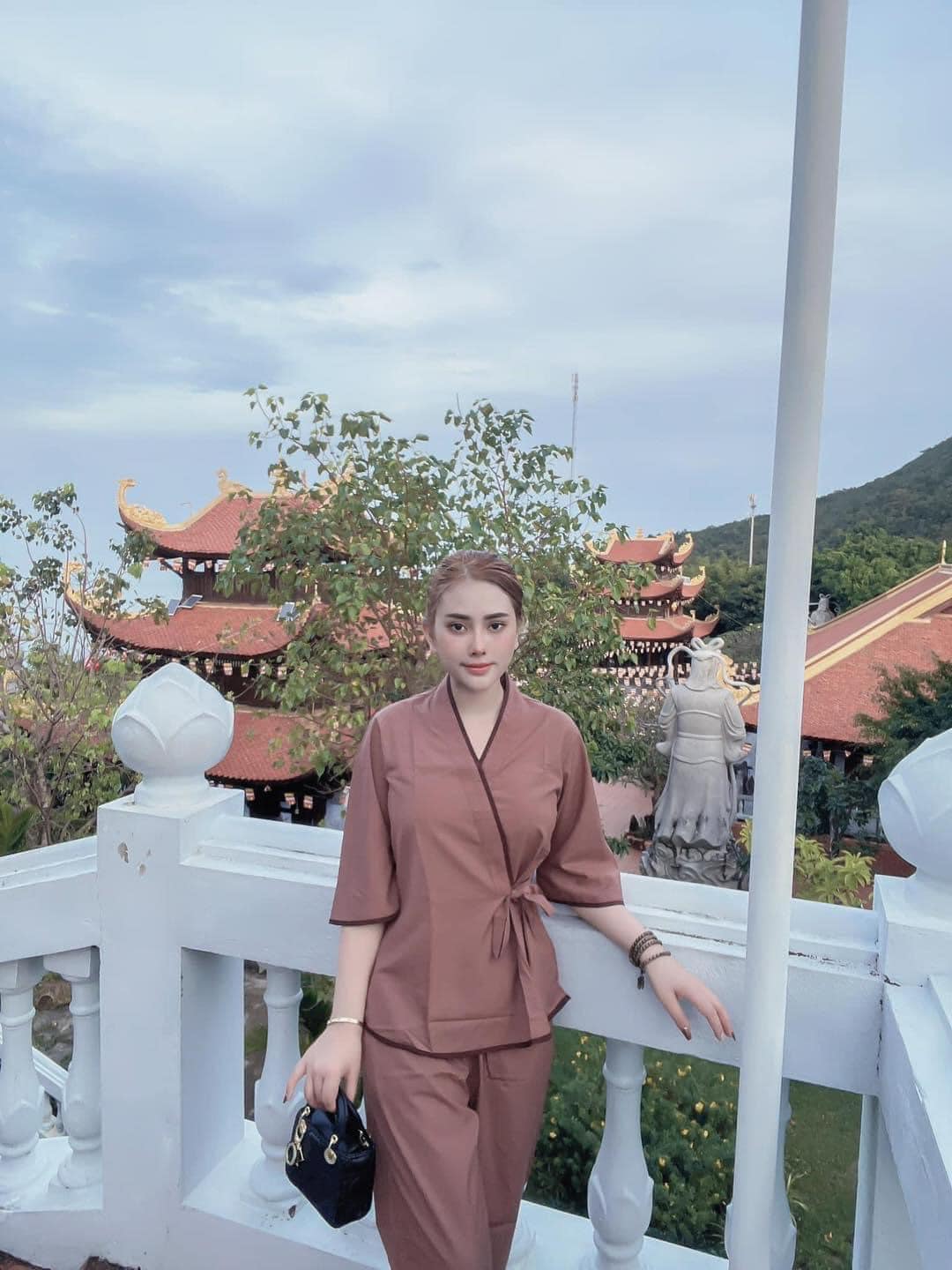 cu truot dai cua hotgirl nhu quynh khi tro thanh tu ba 18 tuoi 2 cu truot dai cua hotgirl nhu quynh khi tro thanh tu ba 18 tuoi 2