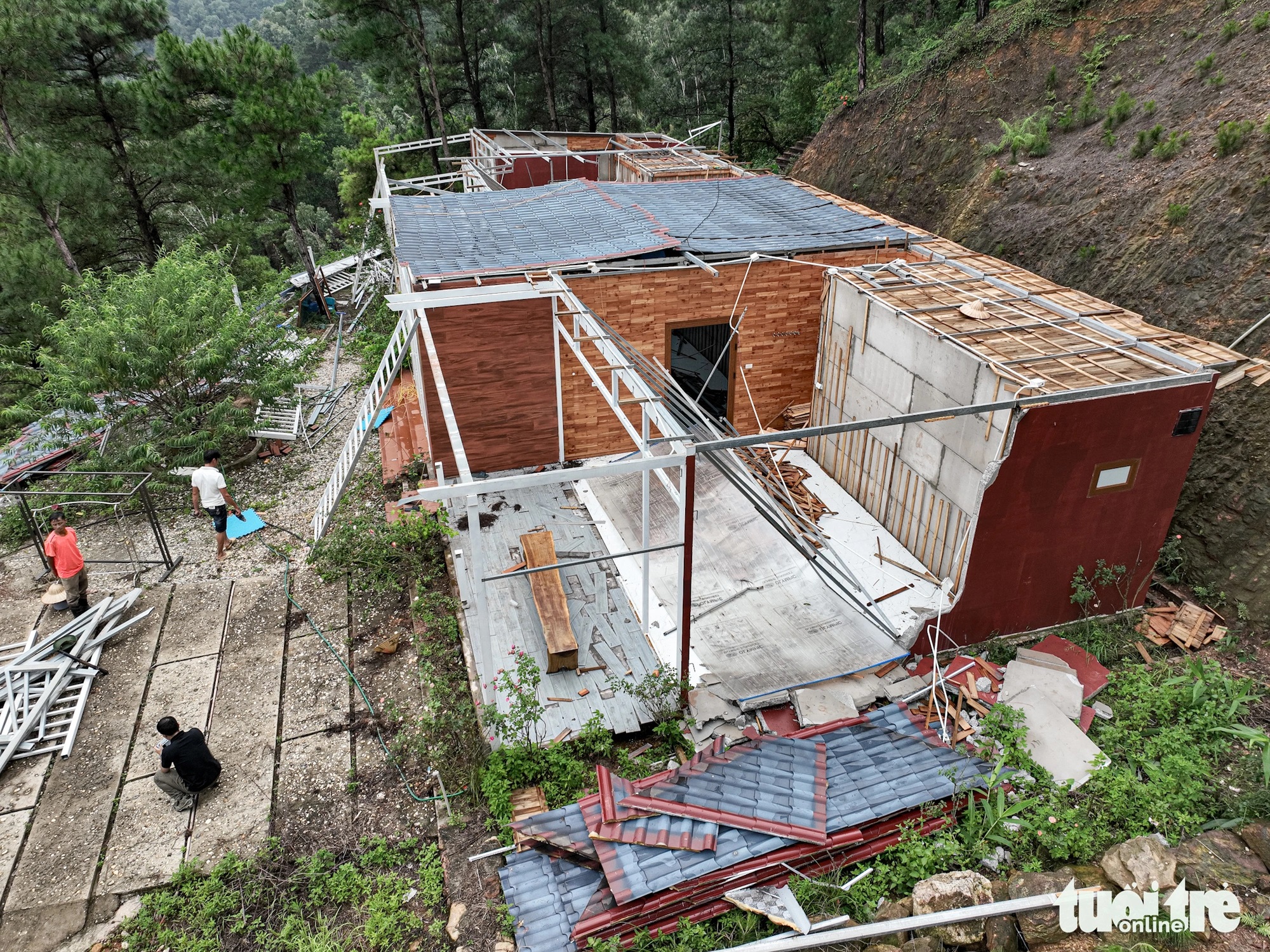 ha noi cuong che thao do cong trinh xay sai phep tren khu vuc doi dong chum 7