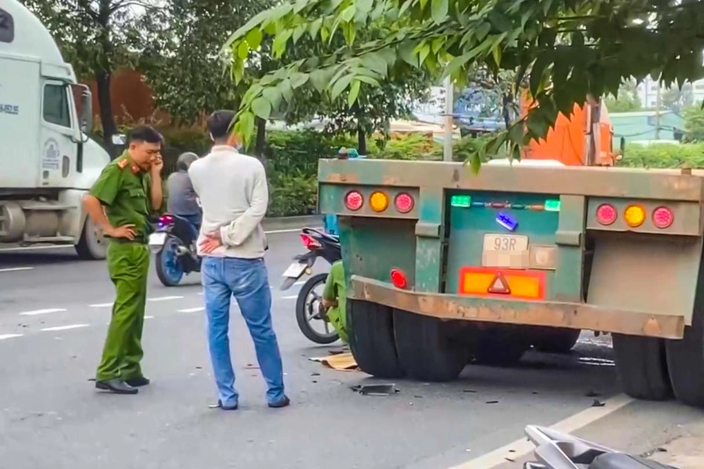 tai nan giao thong o tphcm nam thanh nien tu vong ben hong xe dau keo 2
