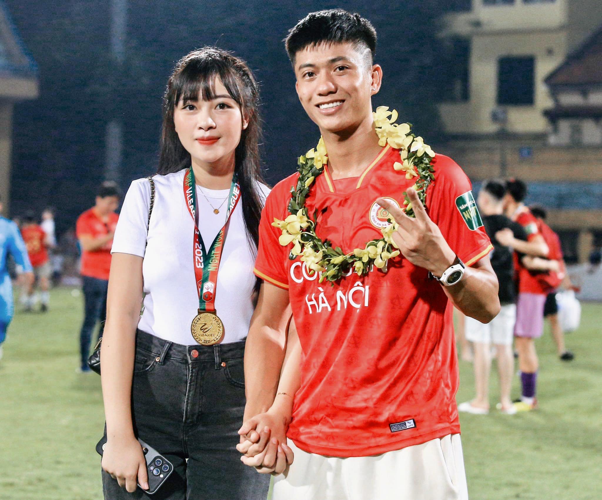 nhan sac ban gai doan van hau vo phan van duc khien van nguoi me 6