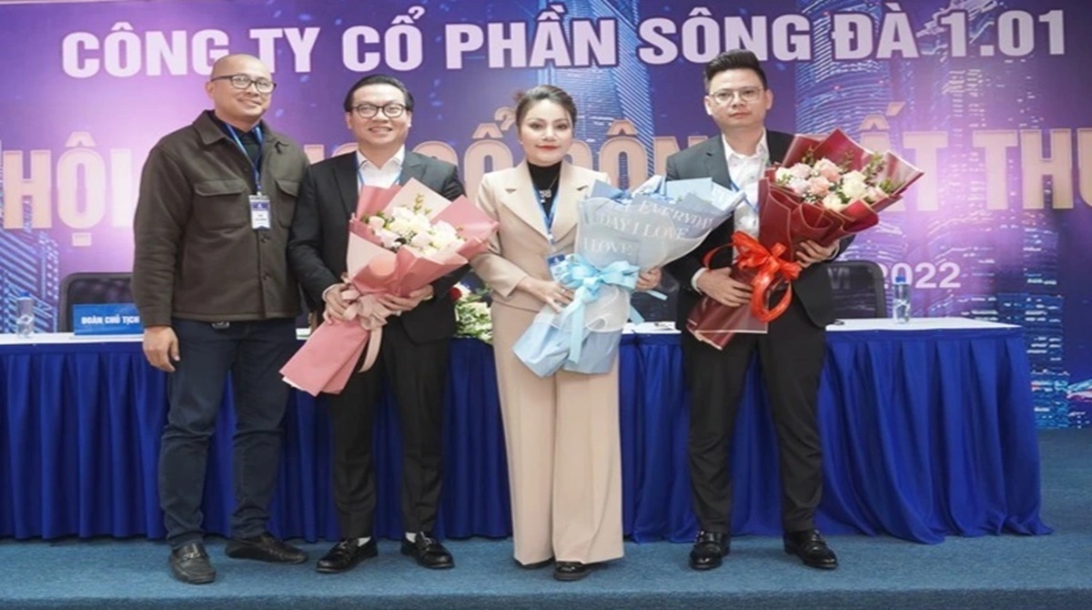 vi sao vo chong ca si khanh phuong vu thi thuy lai ban sach co phieu sau khi thau tom song da 1 01 1 vi sao vo chong ca si khanh phuong vu thi thuy lai ban sach co phieu sau khi thau tom song da 1 01 1
