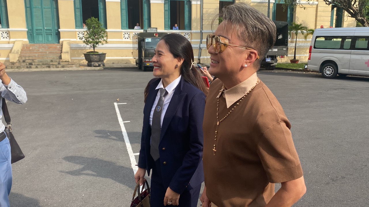 ca si dam vinh hung va vy oanh xuat hien tai phien toa xet xu nguyen phuong hang 2 ca si dam vinh hung va vy oanh xuat hien tai phien toa xet xu nguyen phuong hang 2