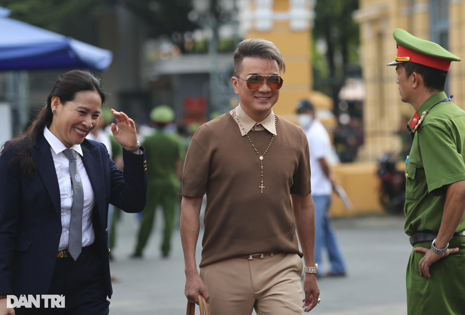 ca si dam vinh hung va vy oanh xuat hien tai phien toa xet xu nguyen phuong hang 5 ca si dam vinh hung va vy oanh xuat hien tai phien toa xet xu nguyen phuong hang 5