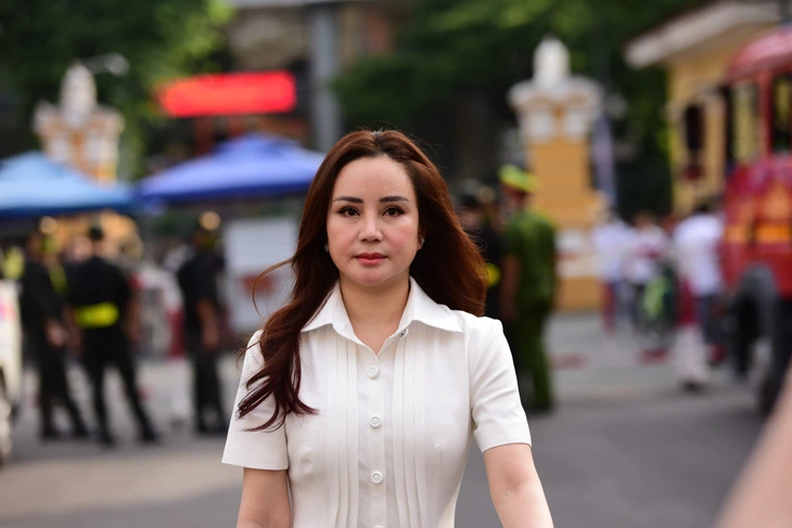 ca si dam vinh hung va vy oanh xuat hien tai phien toa xet xu nguyen phuong hang 6 ca si dam vinh hung va vy oanh xuat hien tai phien toa xet xu nguyen phuong hang 6