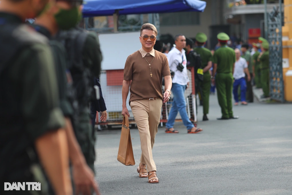 ca si dam vinh hung va vy oanh xuat hien tai phien toa xet xu nguyen phuong hang 9 ca si dam vinh hung va vy oanh xuat hien tai phien toa xet xu nguyen phuong hang 9