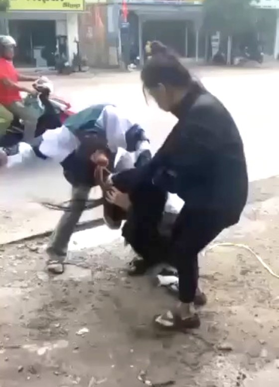 dieu tra vu nu lop truong bi 2 ban danh hoi dong dam da lien tuc vao dau dieu tra vu nu lop truong bi 2 ban danh hoi dong dam da lien tuc vao dau