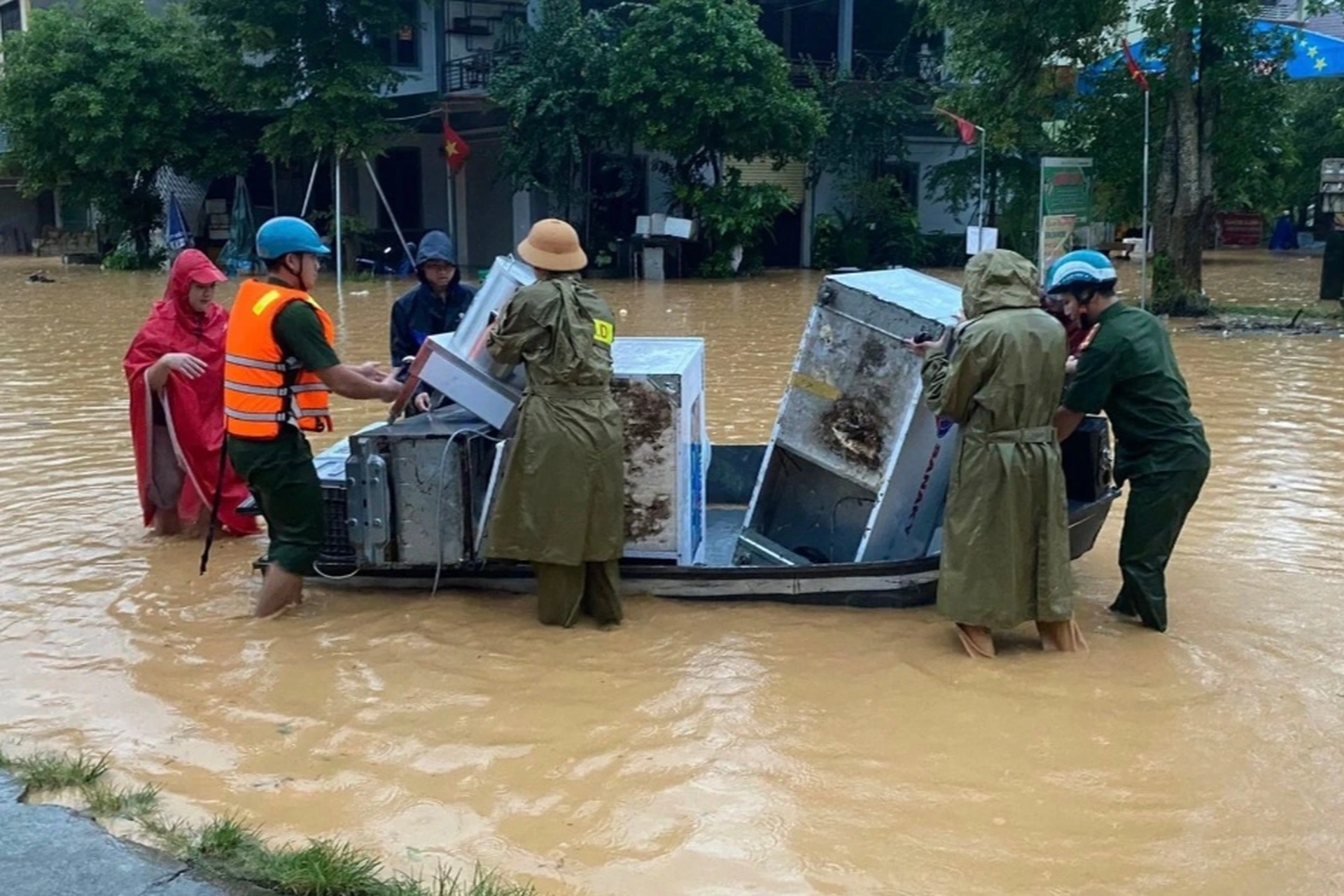 mua lon o nghe an nuoc cuon cuon do ve khien nhieu noi ngap sau 2 mua lon o nghe an nuoc cuon cuon do ve khien nhieu noi ngap sau 2