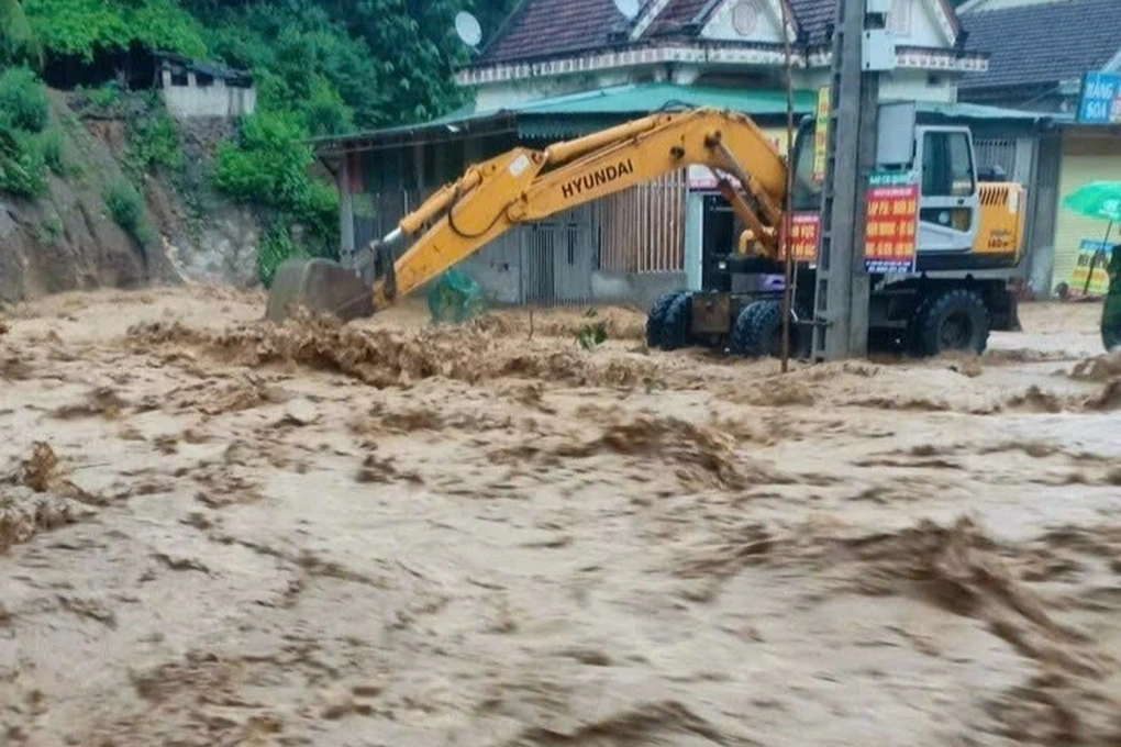 mua lon o nghe an nuoc cuon cuon do ve khien nhieu noi ngap sau 5 mua lon o nghe an nuoc cuon cuon do ve khien nhieu noi ngap sau 5