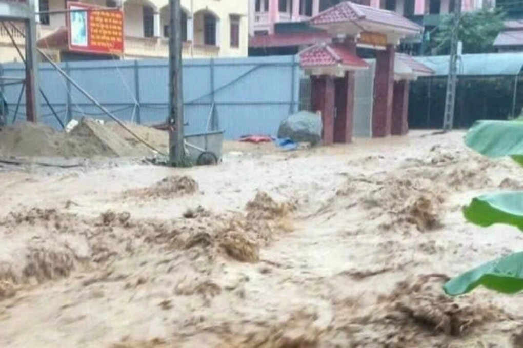 mua lon o nghe an nuoc cuon cuon do ve khien nhieu noi ngap sau 6 mua lon o nghe an nuoc cuon cuon do ve khien nhieu noi ngap sau 6