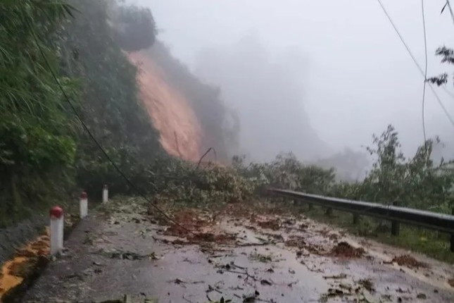 mua lon o nghe an nuoc cuon cuon do ve khien nhieu noi ngap sau 9 4 mua lon o nghe an nuoc cuon cuon do ve khien nhieu noi ngap sau 9 4