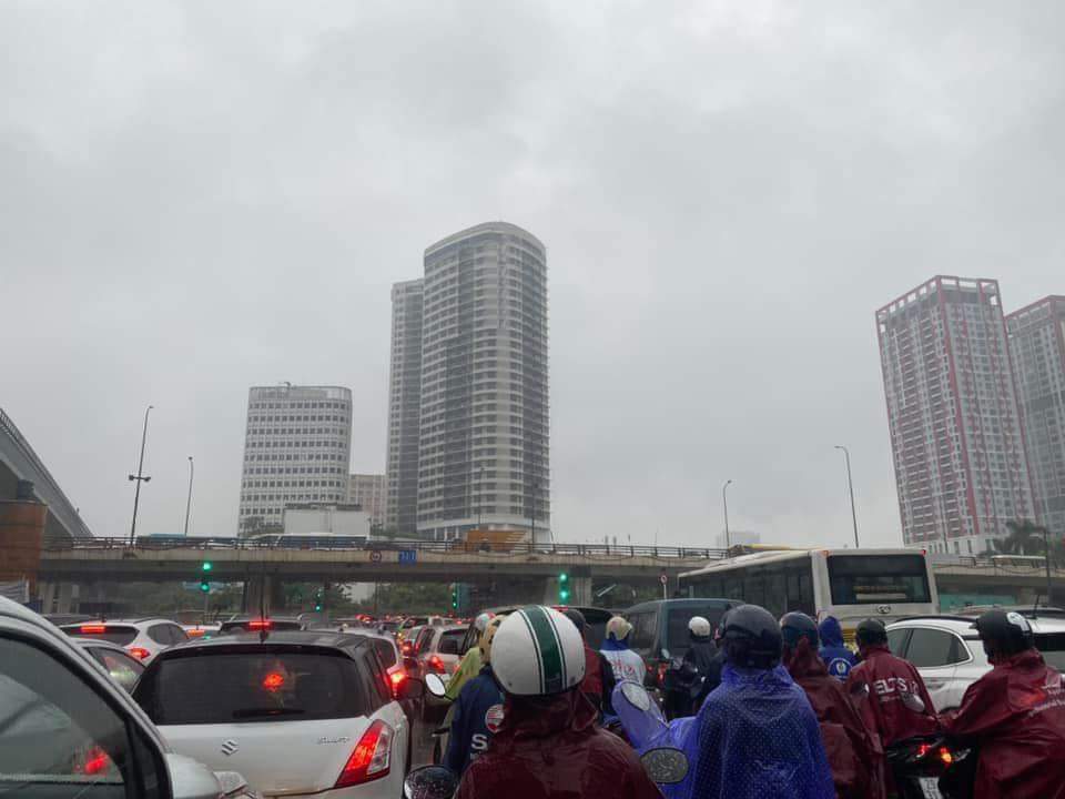 mua to xoi xa o ha noi nhieu tuyen duong ngap nuoc xe co ket cung 7