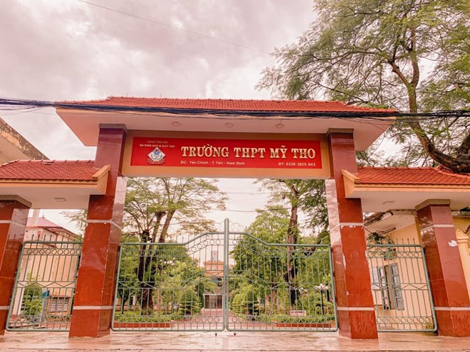 vu nam sinh lop 10 o nam dinh bi dan anh loi vao nha ve sinh danh hoi dong he lo nguyen nhan