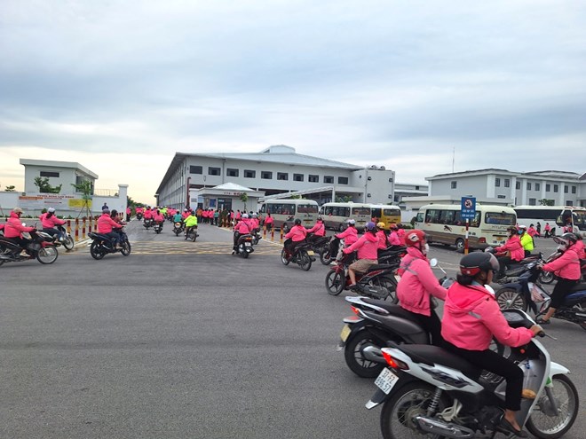 vu 5 000 cong nhan bat ngo nghi viec sau bua an trua duoc tang phu cap xang xe tien an 2 vu 5 000 cong nhan bat ngo nghi viec sau bua an trua duoc tang phu cap xang xe tien an 2