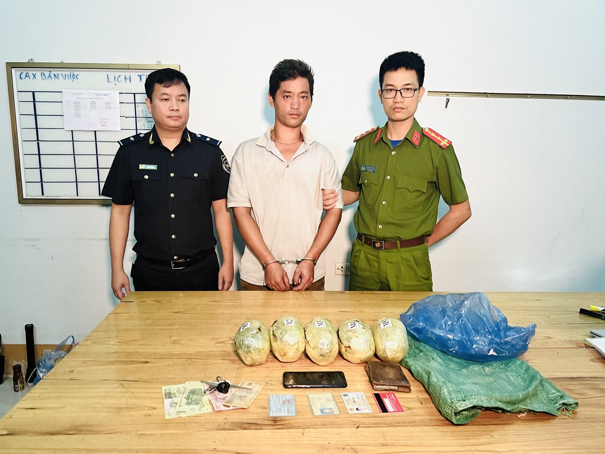 nguoi dan ong lieu linh mang hon 4kg ma tuy di ban kiem loi nguoi dan ong lieu linh mang hon 4kg ma tuy di ban kiem loi