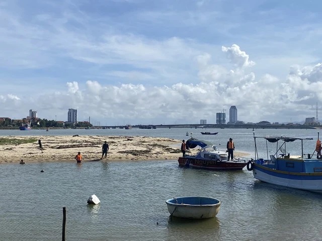xot xa gia canh cua nam sinh khuyet tat duoi nuoc tu vong tren song nhat le xot xa gia canh cua nam sinh khuyet tat duoi nuoc tu vong tren song nhat le