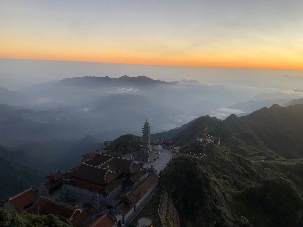 chiem nguong canh suong muoi trang xoa bao phu khap dinh fansipan 7