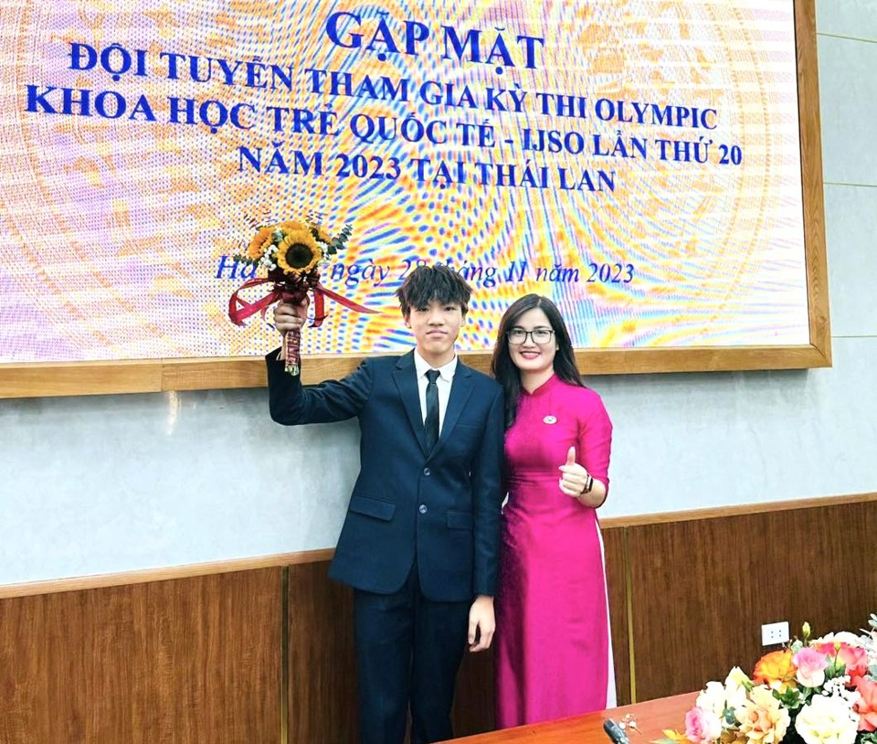 nam sinh ha noi dat giai cao nhat tai olympic khoa hoc tre quoc te co bang thanh tich hoc tap gay soc ra sao 