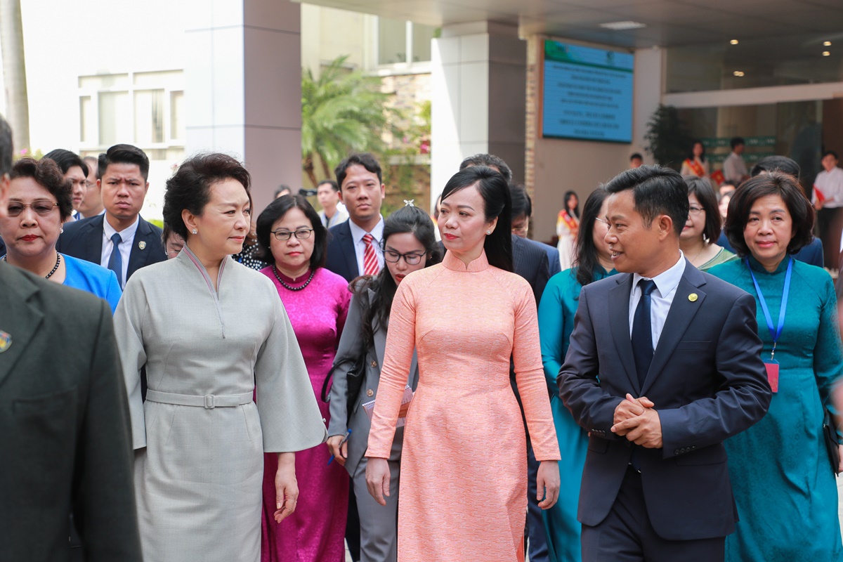 1 phu nhan tong bi thu chu tich nuoc trung quoc giao luu voi sinh vien 1 1 phu nhan tong bi thu chu tich nuoc trung quoc giao luu voi sinh vien 1