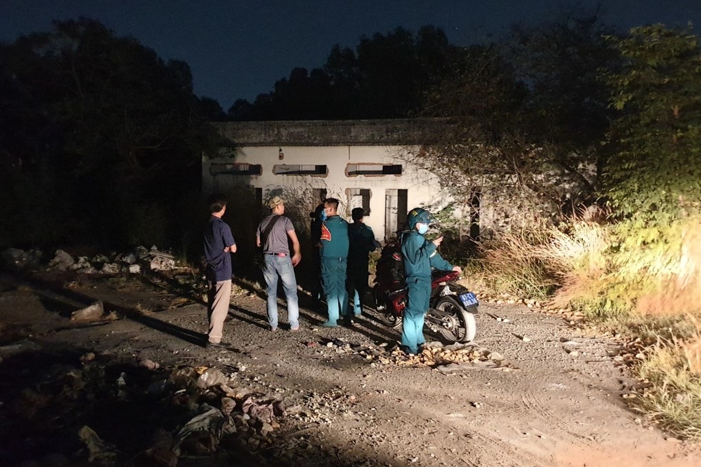 vu thi the nam gioi trong can nha hoang o binh duong tren nguoi co nhieu hinh xam vu thi the nam gioi trong can nha hoang o binh duong tren nguoi co nhieu hinh xam