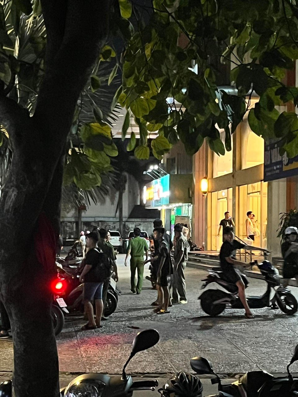 cong an lay loi khai nhan chung vu nu sinh 14 tuoi roi tu tang cao chung cu xuong dat o tp hcm