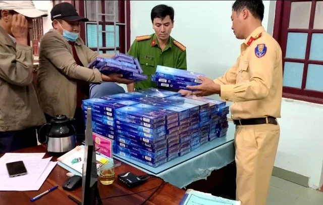 tin thoi su nong moi nhat ngay 25 12 2023 xot xa be gai con nguyen day ron bi bo roi ben duong 2