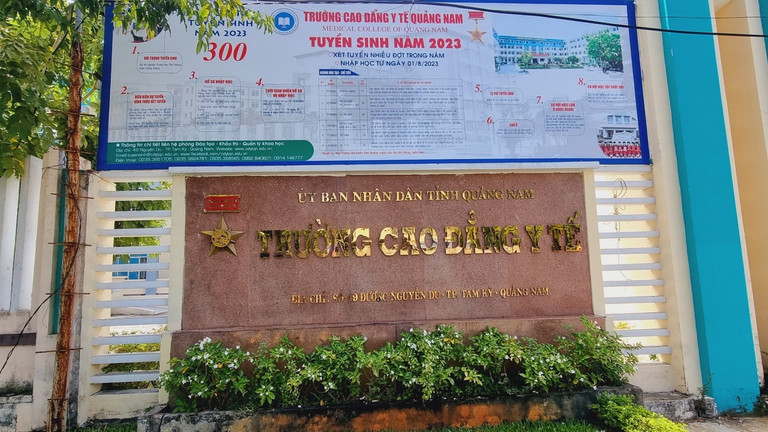 dien bien bat ngo vu hang loat giang vien truong cd y te quang nam nghi viec vi no luong
